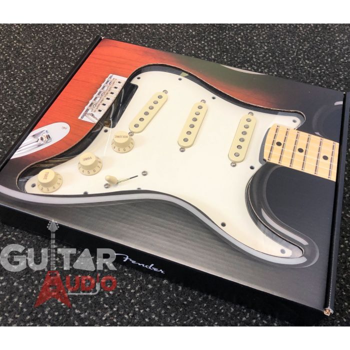 Genuine FENDER Pre-Wired Original '57/'62 Loaded 11-Hole Parchment Pickguard