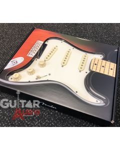 Genuine FENDER Pre-Wired Original '57/'62 Loaded 11-Hole Parchment Pickguard