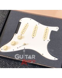 Genuine FENDER Pre-Wired VINTAGE NOISELESS Loaded 11-Hole Parchment Pickguard